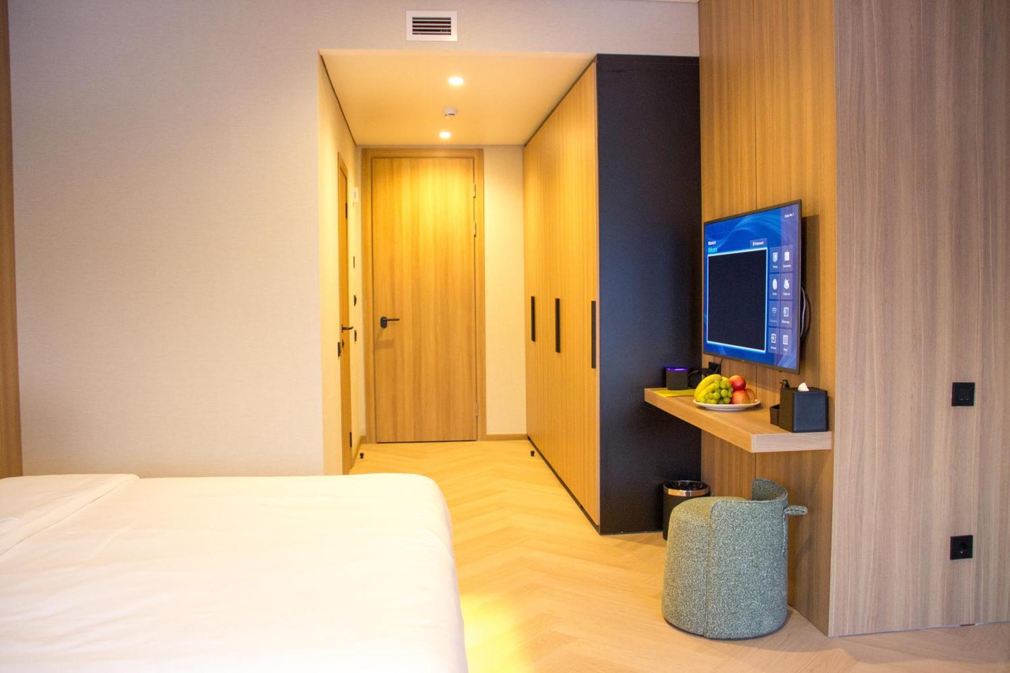 Resident Hotel Abay Almaty Exterior photo